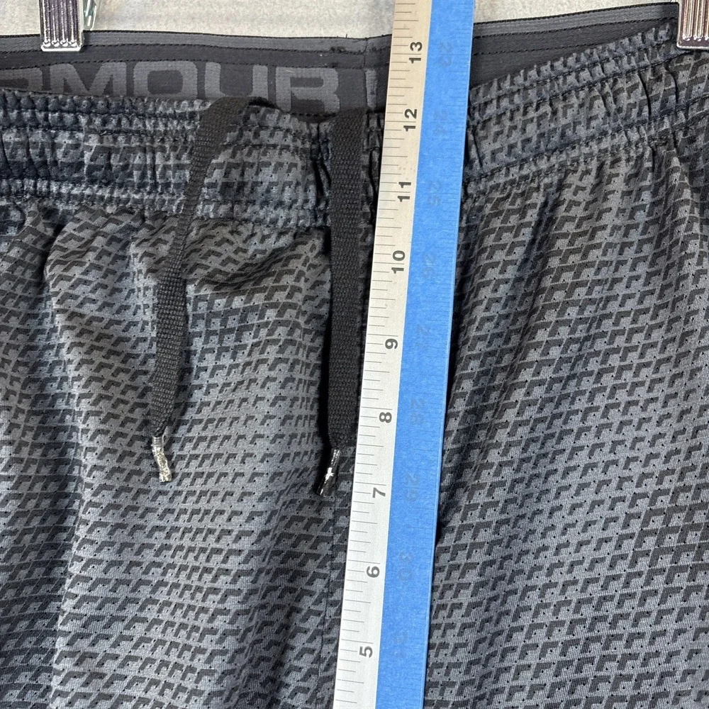 Under Armour‎ Shorts Boys Youth Large Black Loose Athletic Basketball Geometric